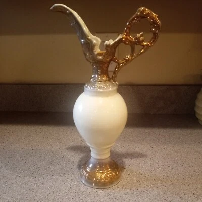 Decantador de licor de cerámica vintage mango dorado ornamentado, base color crema Foto 1 de 4