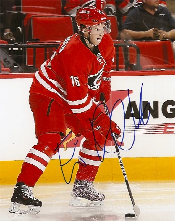 Foto autografiada 8x10 firmada por Carolina Hurricanes Elias Lindholm certificado de autenticidad D Foto 1 de 1