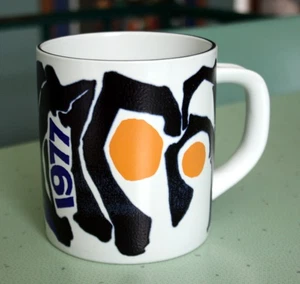 Taza anual grande Royal Copenhagen Dinamarca Fajance 1977 base esterlina inserto - Imagen 1 de 8