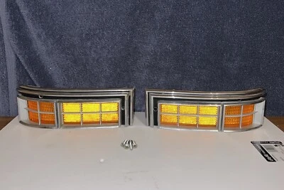 JUEGO DE BISELES LATERALES DELANTEROS GRAN FURY DODGE DIPLOMÁTICO MOPAR 4074755 luces de estacionamiento Foto 1 de 4