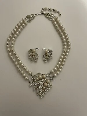 Vintage 1950's Emmons Faux Pearl Beads Leaf Rhinestone Necklace Clip Earrings - Image 1 of 4