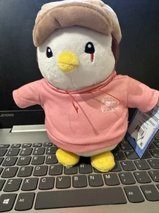 Pudgy Penguins Peluche Amigos (Serie 2) con Sudadera Rosa y Sombrero Marrón - Imagen 1 de 4