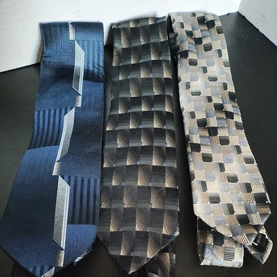 3 silk ties J.Ferrar Dark Blue van Heusen blue brown Arrow black brown - Image 1 of 4