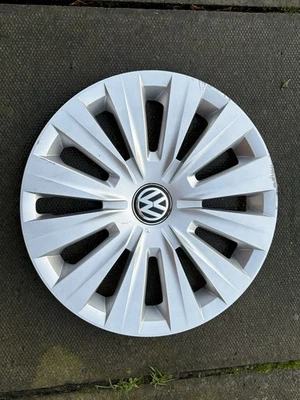 VOLKSWAGEN GOLF 15" WHEEL TRIM X 1 HUB CAP GENUINE CADDY GOLF MK7 VW 5G0601147 - Image 1 of 4