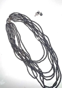 Smithsonian Institute mehrsträngige schwarze Perlenkette und schwarze Perlenohrringe - Bild 1 von 3