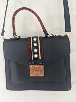 Bolso Bandolera Aldo Brillo Perlas Imitación Cuero Solapa Azul Marino Rojo Americana Foto 1 de 4