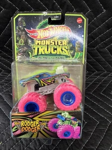 Hot Wheels 2023 Monster Trucks Glow In The Dark Rodger Dodger - Bild 1 von 5