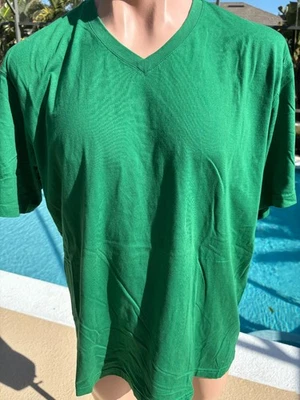 L.L. Camiseta de manga corta con cuello en V verde frijol para hombre XL Foto 1 de 4