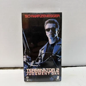 VHS Factory Sealed TERMINATOR 2 JUDGMENT DAY LIVE Watermarks on the Side 1991 - Picture 1 of 7