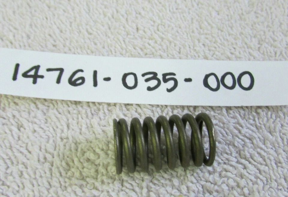 НОВАЯ ИЗ СТАРЫХ ЗАПАСОВ ПРУЖИНА ВНУТРЕННЕГО КЛАПАНА HONDA ATC70 C70 CT70 S65 TRX70 Z50A Z50R 14761-035-000 - Изображение 1 из 1