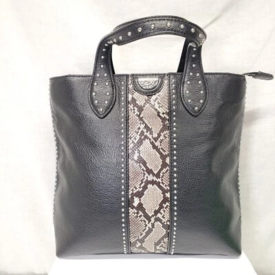BOLSO DE MANO BRILLANTE BASTANTE RESISTENTE NEGRO JOHNNY TALL CON TACHUELAS PATRÓN DE PIEL DE SERPIENTE Foto 1 de 4