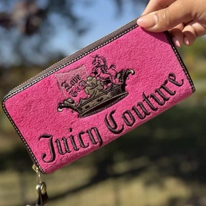 "Cartera de Colección Y2K Juicy Couture Rosa Terciopelo Bordado Marrón Corona Logo 8""x4"" Nueva con Etiquetas" - Imagen 1 de 13