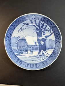 1952 Royal Copenhagen Christmas Plate - Picture 1 of 2