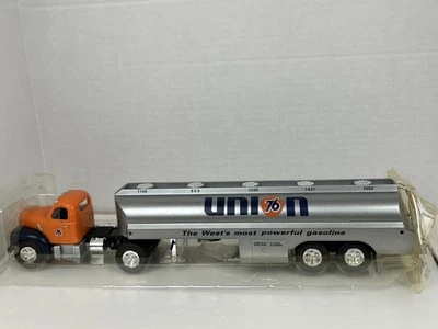 JMT Union 76 1958 B Mack Tanker.  Foto 1 de 4