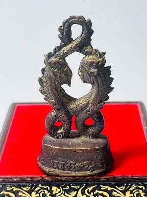 Estatua Abrazo Naga Gemela Sagrada | Amuleto tailandés de latón “Nak Kiev” para amor y poder Foto 1 de 4