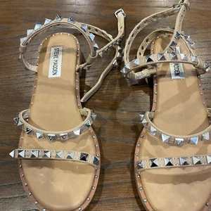 Steve Madden Travel Nieten Sandalen hellbraun Größe 6,5 leicht gebraucht 1425 - Bild 1 von 7