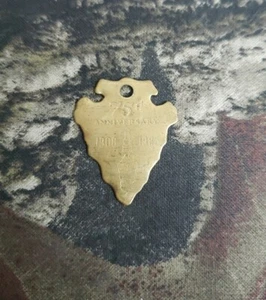 Vtg AC Sparkplug 75th Anniversary Arrowhead Brass Keychain Tag Pendant 1908-1983 - Picture 1 of 3