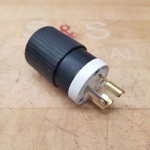 Conector de enchufe de bloqueo giratorio Bryant Nema L7-15, 15A, 277Vac - USADO - Imagen 1 de 5