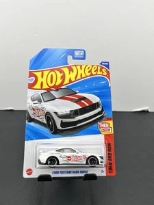 Hot Wheels 2025 Mainline Then And Now Ford Mustang Dark Horse weiß #219 - Bild 1 von 4