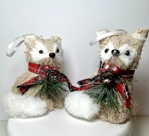 2 BURI PALM ARCTIC  FOXES CHRISTMAS ORNAMENTS BUSHY TAIL PLAID SCARF PINECONES - Picture 1 of 10