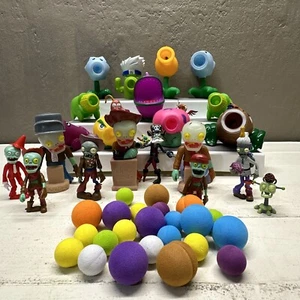 Plants Vs Zombies Poppers Lot And Various 23 Figures With Lots of Balls - Picture 1 of 9