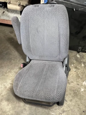 2001 suzuki grand vitara left driver side front manual seat track cloth gray OEM - Image 1 of 4