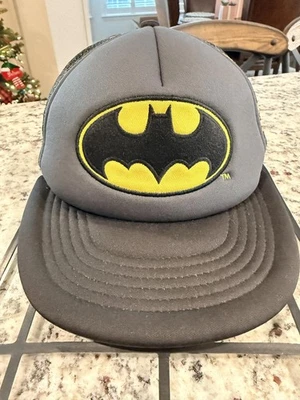Сетчатая бейсболка Batman кепка дальнобойщика черная и желтая с логотипом DC Comics ретро  - Изображение 1 из 4
