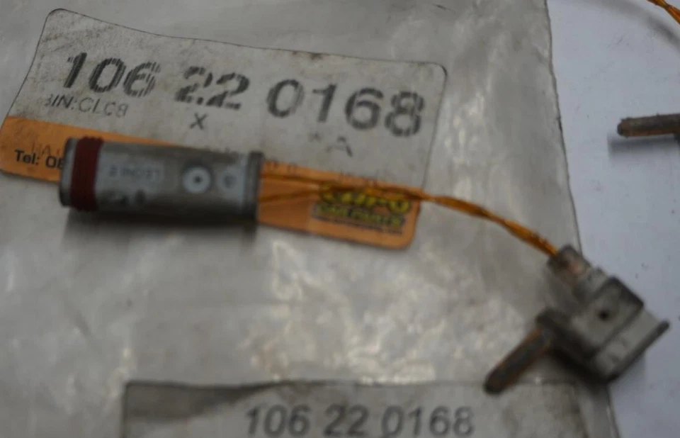 x1 NEW Genuine Mercedes-Benz Pagid P8052 Brake Pad Wear Sensor FRONT 106220168 - Image 1 of 1