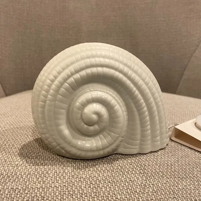 Luz de concha marina de cerámica Luz de acento LED Luz nocturna portátil Funciona con pilas Foto 1 de 4