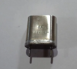 HC-6/U - 38.0000 MHz Radio Crystal - .050 Pins - International - Zdjęcie 1 z 2
