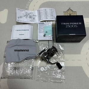 Carrete giratorio Shimano 15 Twin Power 2500S se envía desde Japón - Imagen 1 de 5
