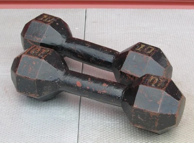 Vintage 1940s Gym Dumbells Octagonal End Hand Weights Cast Iron 10 lbs Display - Image 1 of 4