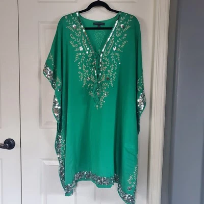 Vestido Saks Fifth Avenue Verde Caftán Detalles Lentejuelas Pullover Manga Dolman Pequeño Foto 1 de 4