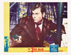 Orson Wells zielt auf eine Waffe, als Polizisten ihn im dritten Mann finden 11x14 LC Druck 1950 - Bild 1 von 1