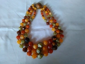 VINTAGE TRIPLE STRANDED GRADUATED LUCITE BEADED NECKLACE SWIRLED MULTI COLORS - Picture 1 of 4