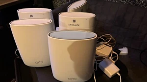 Netgear Orbi Router RBR50v2 AC3000 Mesh Router, 1xRBS50v2+3vRBS50 Satelliten - Bild 1 von 3