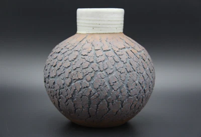RYNNE TANTON Australian Studio Pottery Round Bark Textured Vase - Image 1 of 4