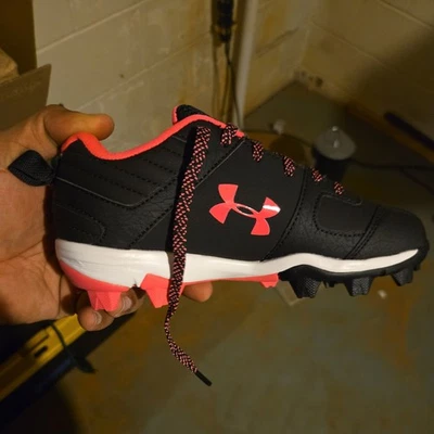 Under Armour Leadoff 低 Rm JR 3022072-002 棒球钉鞋黑色/粉色,尺寸 2Y — 第 1/4 张图片