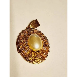 Gold tone open skroll design locket  Pendant 1 1/8" - Picture 1 of 7