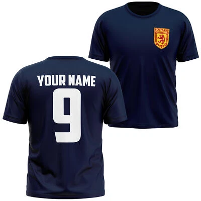 THE CLOTHING SHED Personalisiertes Schottland Abzeichen Kinder T-Shirt Shirt Sport Event European Football...