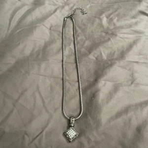 silver chain necklace with white stones square detailed pendent vintage* - Picture 1 of 4