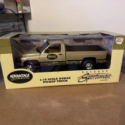 МАСШТАБ 1/18 1996 DODGE RAM ПИКАП ЗОЛОТО/КАМУФЛЯЖ, «REALTREE» ERTL UPC #36625 - Изображение 1 из 4