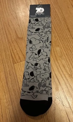Calcetines Peanuts Snoopy Hallmark 70 aniversario talla única para la mayoría negros/grises nuevos Foto 1 de 3