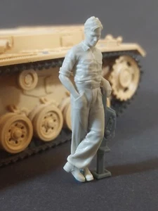 PanzerArt, FI35-238, German Tank Mechanic at work No.1, Scale 1/35 - Bild 1 von 4
