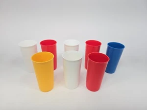 Set di 8 tazze Tupperware vintage 116 multicolore NOS - Foto 1 di 4