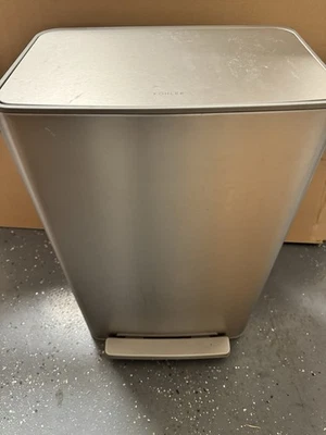 科勒长方形阶梯垃圾桶,47 升,不锈钢 - 1806294 - REC35844-ST — 第 1/4 张图片