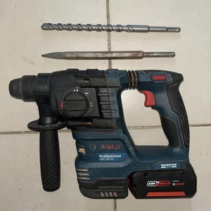 Bosch GBH 18V22 Rotary Hammer Drill Professional Brand with 4Ah battery and bits - Picture 1 of 2