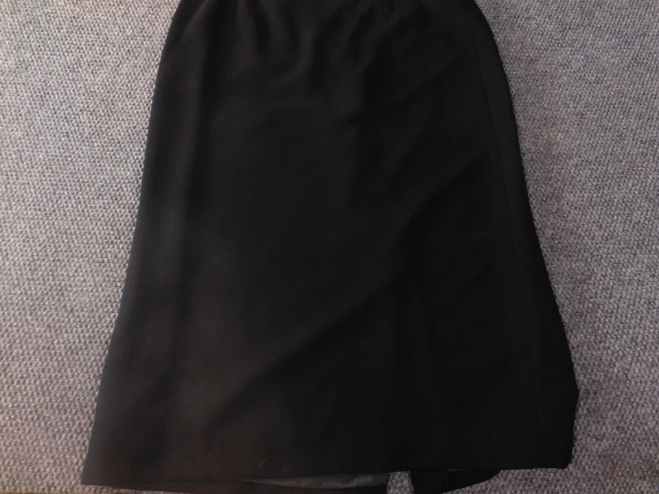 Jones Wear Mujer Falda 16 Negra Línea A Clásica Cremallera Elástica Esencial Clásica Foto 1 de 4