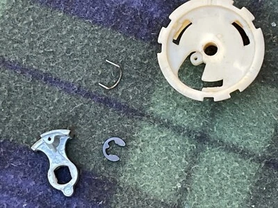 Mercedes-Benz W123 300TD Recline Knob Inner Mechanicals - Image 1 of 4