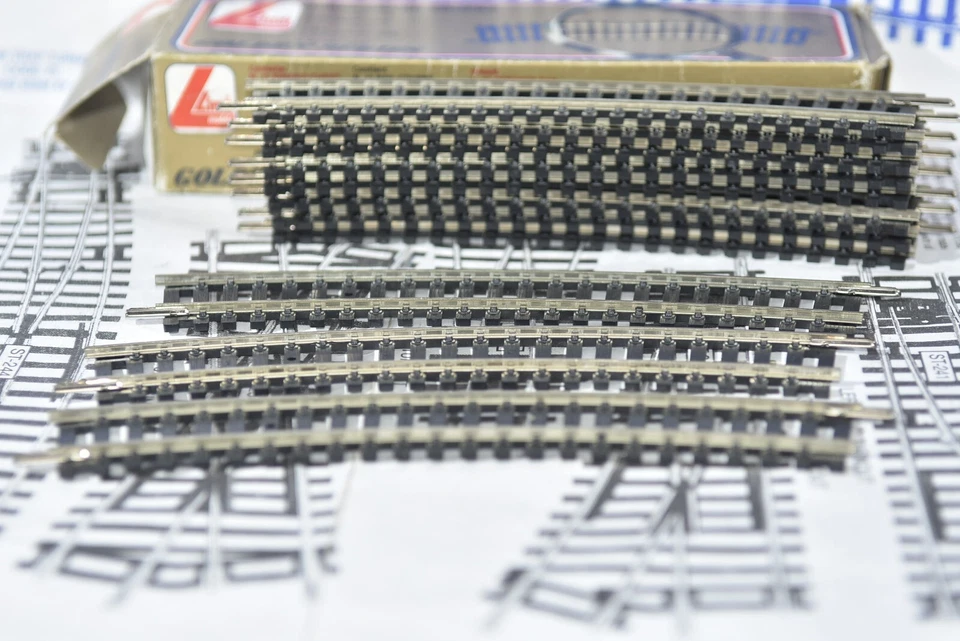 Lima Golden Series Curved Track. 1 x R431 22°30' Nickel Silver, Mint. - Image 1 of 4